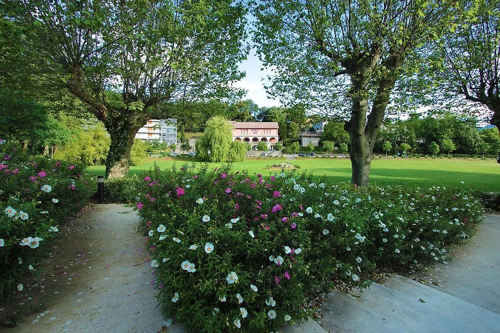 La Residence Du Spa Et La Residence Des Thermes Meyras